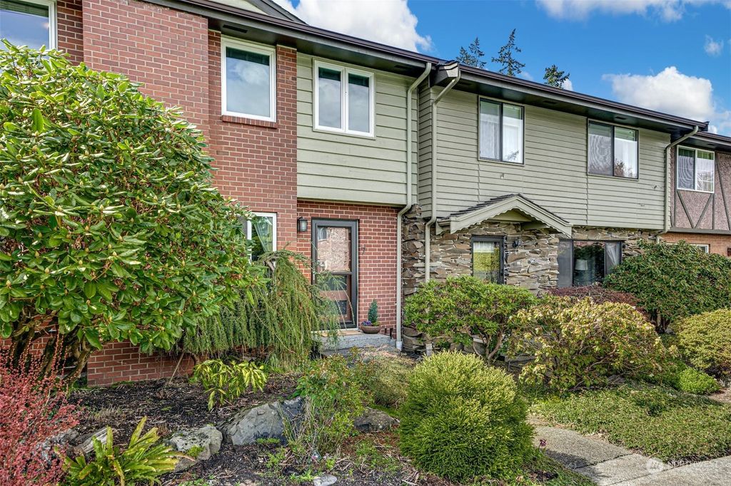Photo of 1551 NW 195th Street #7, Shoreline, WA 98177 (MLS # 2055081)