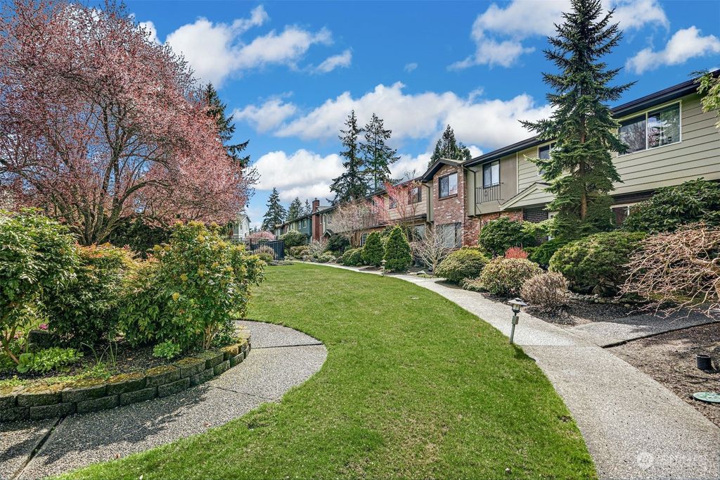 Photo of 1551 NW 195th Street #7, Shoreline, WA 98177 (MLS # 2055081)