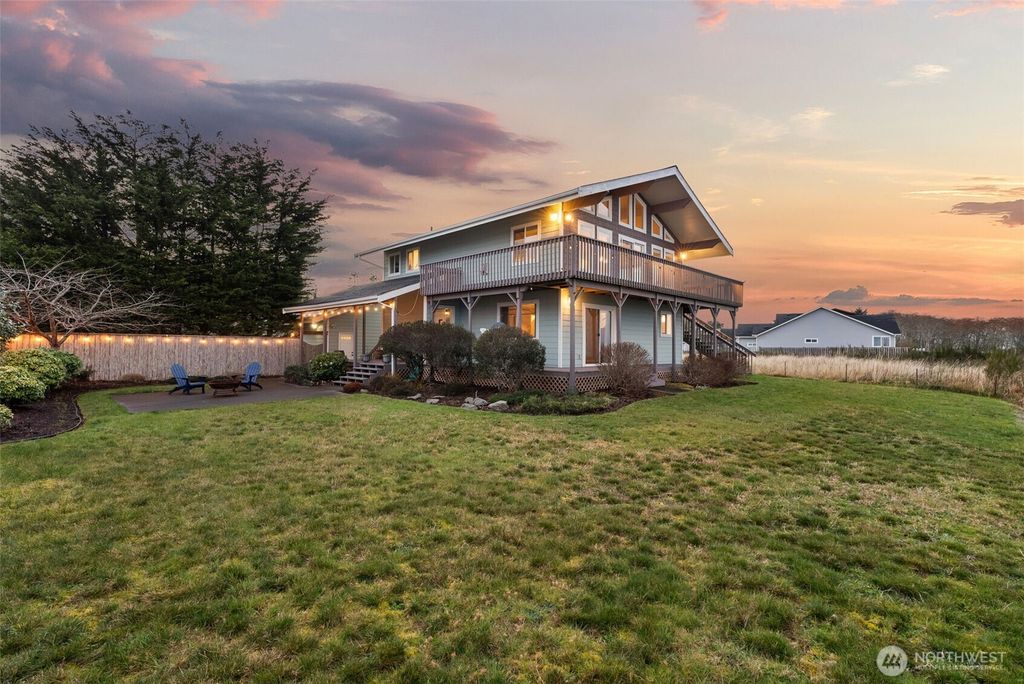 Photo of 138 Sunrise Avenue SE, Ocean Shores, WA 98569 (MLS # 2490820)