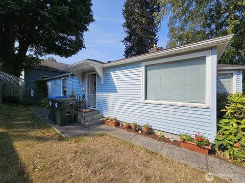 Photo of 1132 E 6th St St, Port Angeles, WA 98362 (MLS # 2443152)