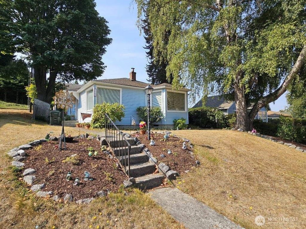 Photo of 1132 E 6th St St, Port Angeles, WA 98362 (MLS # 2443152)