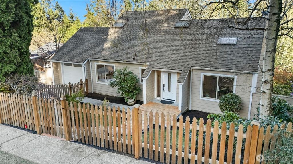 Photo of 16018 36th Avenue NE, Lake Forest Park, WA 98155 (MLS # 2505354)