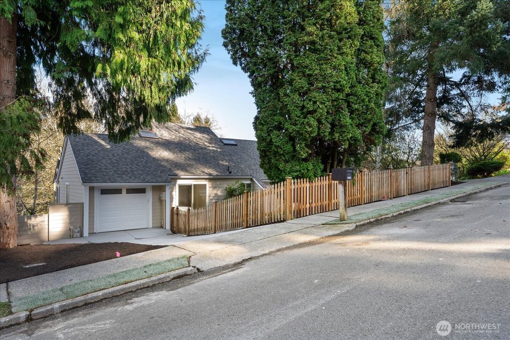 Photo of 16018 36th Avenue NE, Lake Forest Park, WA 98155 (MLS # 2505354)