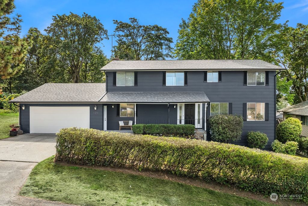 Photo of 1211 N 28th Place, Renton, WA 98056 (MLS # 2289477)