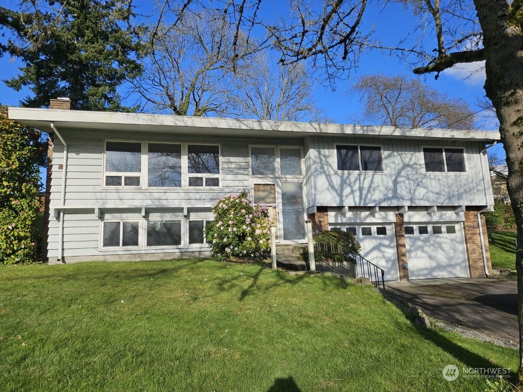 Photo of 22812 24th Avenue S, Des Moines, WA 98198 (MLS # 2070306)