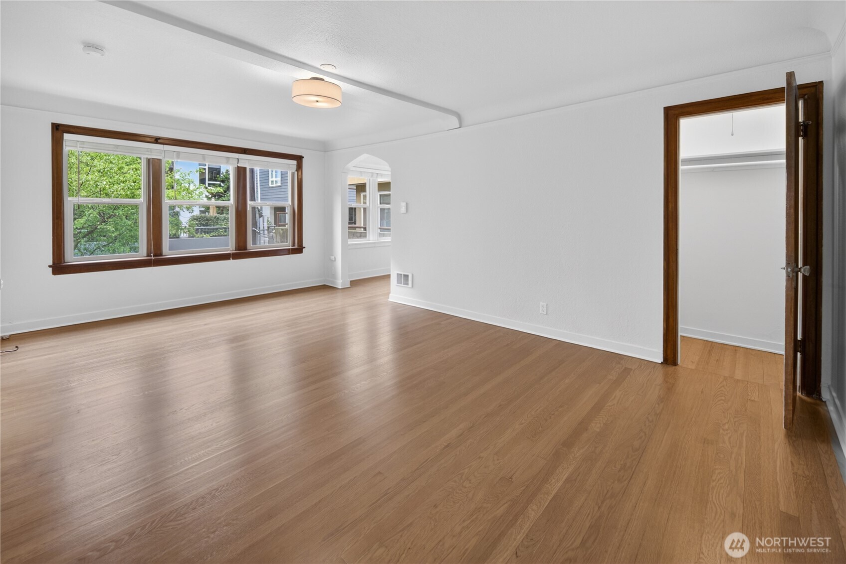 124 Warren Avenue N 208