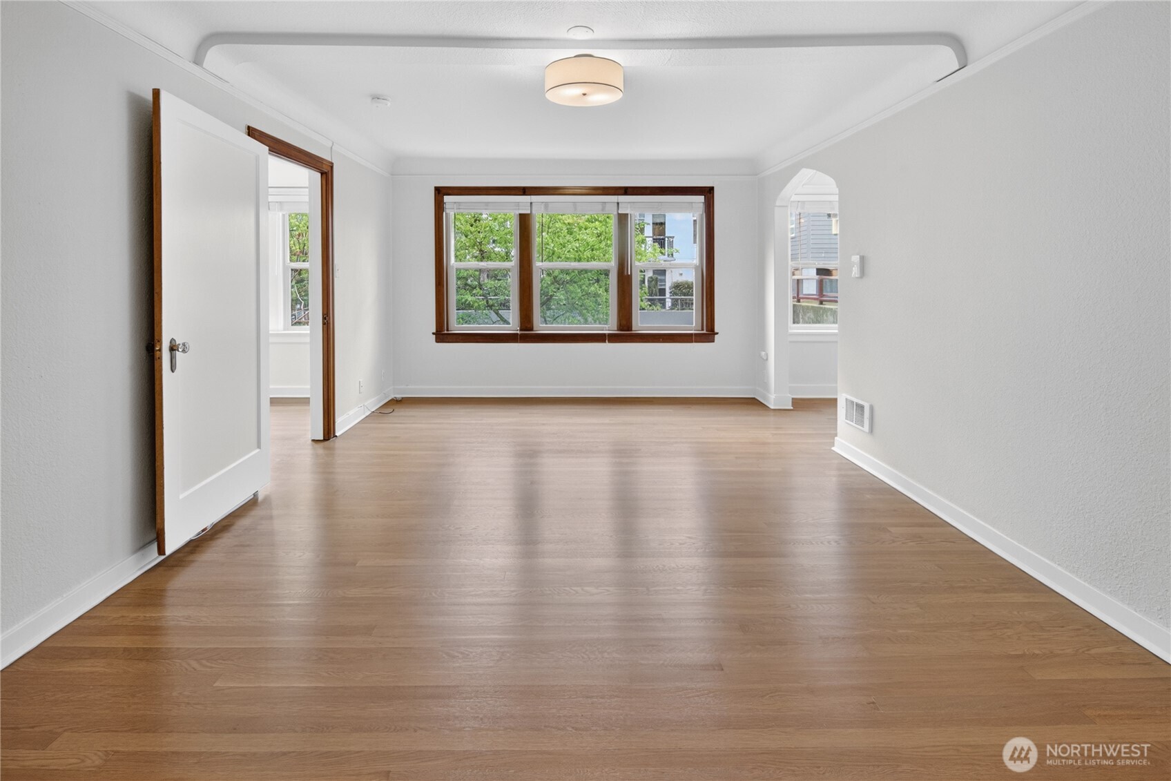 124 Warren Avenue N 208