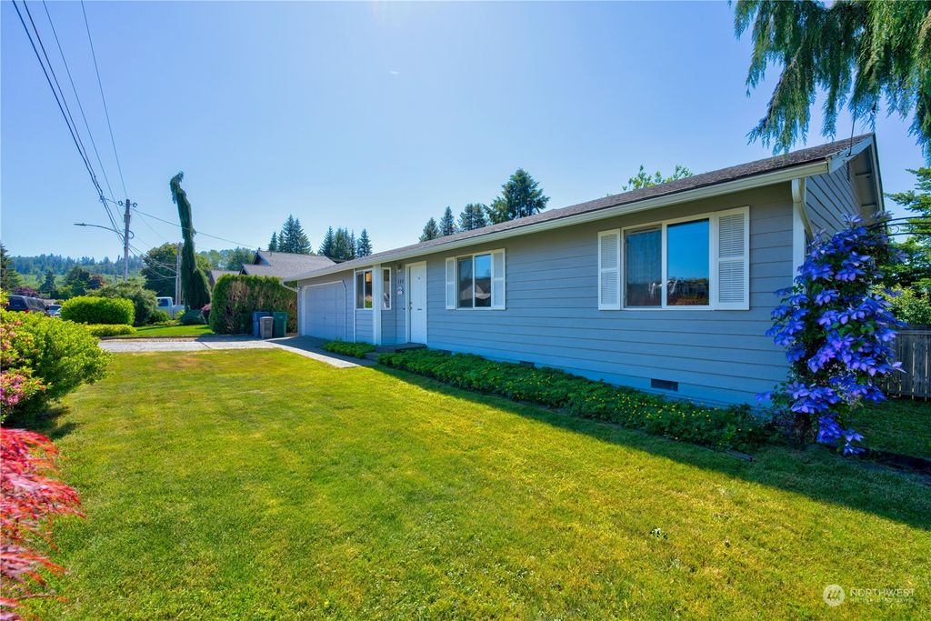 Photo of 108 W Alpine Street, Granite Falls, WA 98252 (MLS # 2077926)