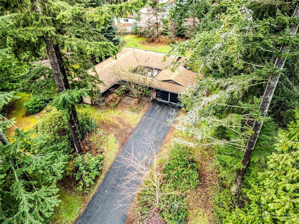 Photo of 1609 175th Street SW St, Lynnwood, WA 98037 (MLS # 2204348)