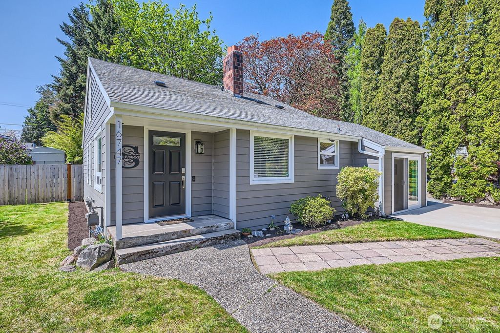 Photo of 16747 8th Avenue NE, Shoreline, WA 98155 (MLS # 2365641)