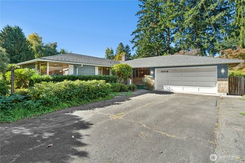 Photo of 10009 45th Avenue NE, Seattle, WA 98125 (MLS # 2454307)