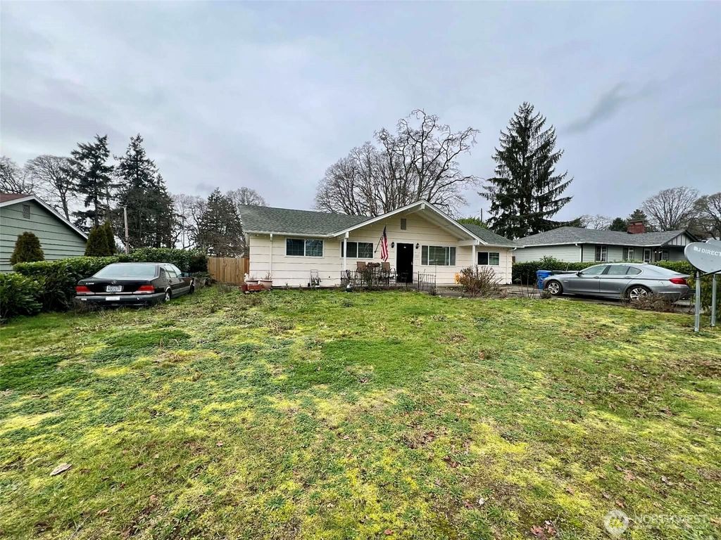 Photo of 3915 Saint Francis Street SW, Lakewood, WA 98499 (MLS # 2467098)