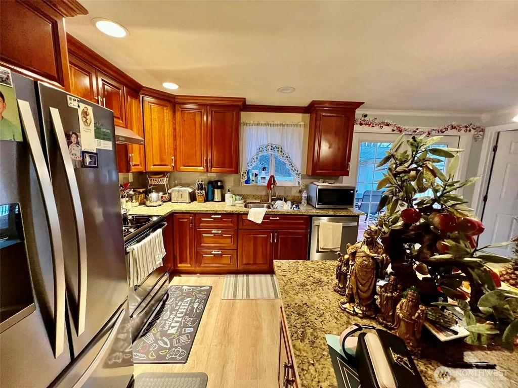 Photo of 3915 Saint Francis Street SW, Lakewood, WA 98499 (MLS # 2467098)