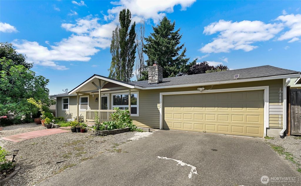 Photo of 11820 SE 252nd Place, Kent, WA 98030 (MLS # 2374049)