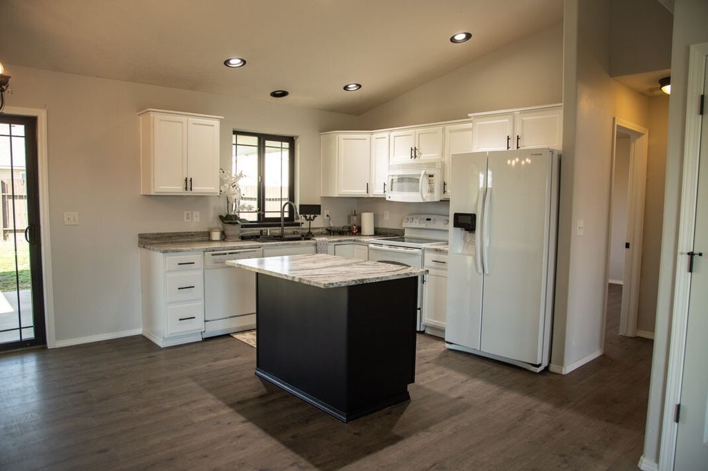 Photo of 5502 Sosas Court, Pasco, WA 99301 (MLS # 2597568)