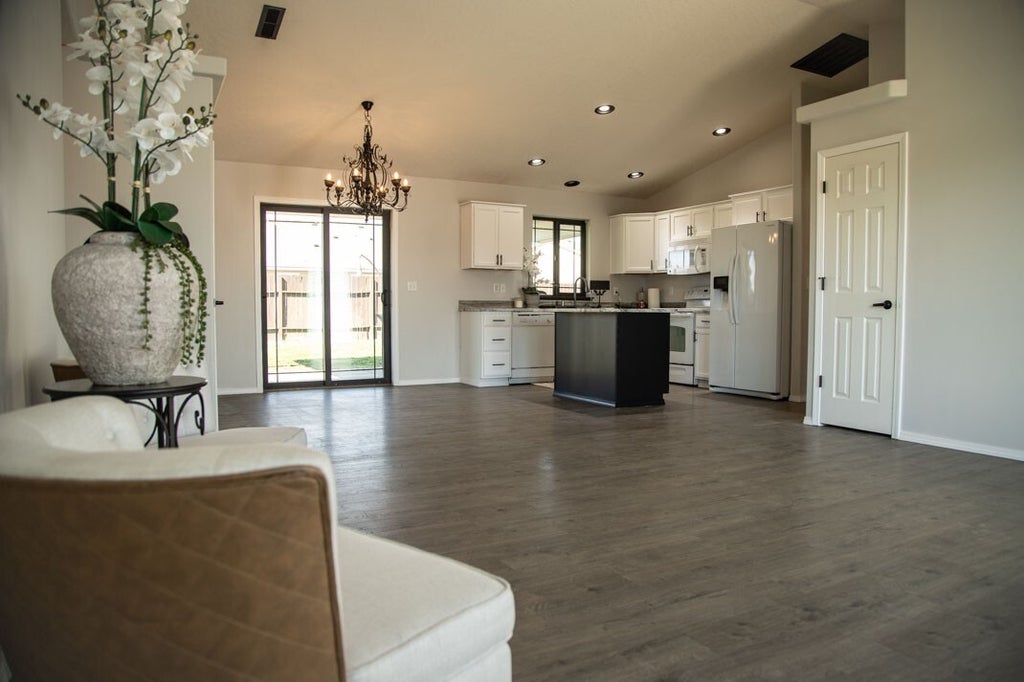 Photo of 5502 Sosas Court, Pasco, WA 99301 (MLS # 2597568)