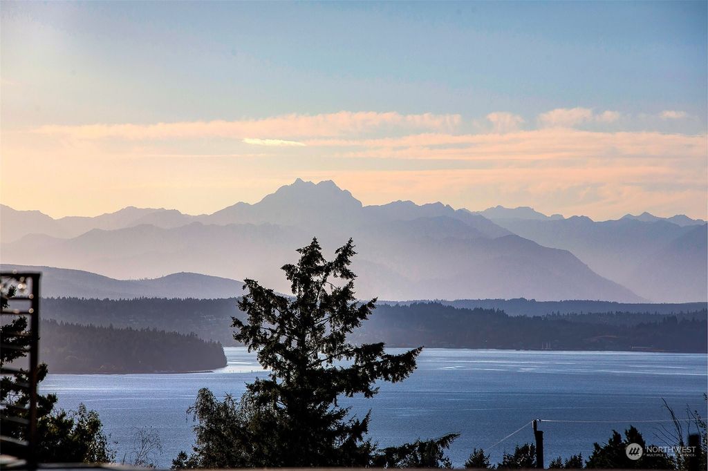 Photo of 4011 SW Thistle Street #B, Seattle, WA 98136 (MLS # 2044399)