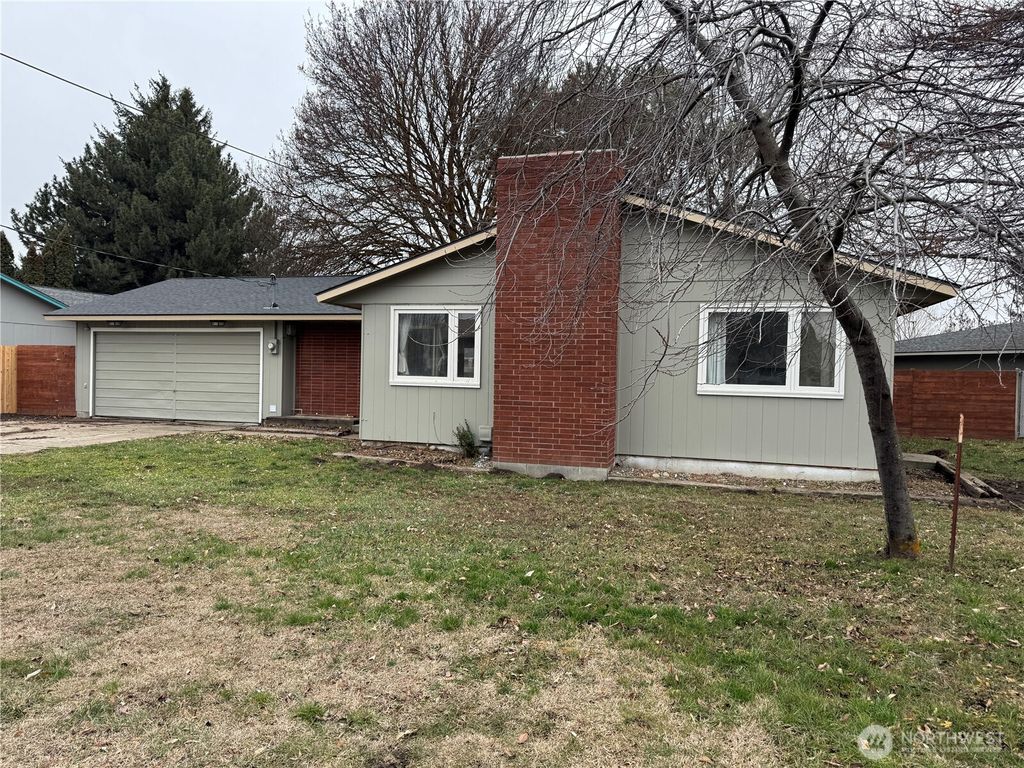 Photo of 200 E 17th Avenue, Ellensburg, WA 98926 (MLS # 2475954)