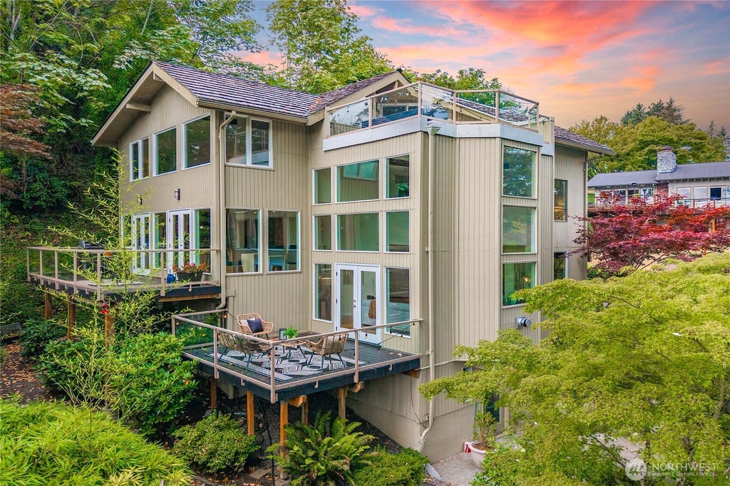Photo of 4290 Shoreclub Drive, Mercer Island, WA 98040 (MLS # 2578911)