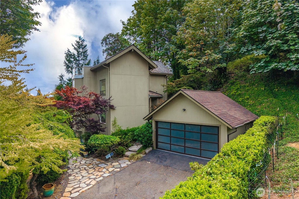 Photo of 4290 Shoreclub Drive, Mercer Island, WA 98040 (MLS # 2578911)