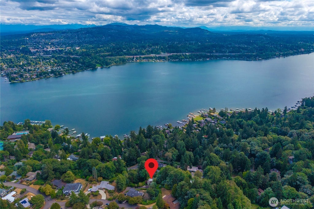 Photo of 4290 Shoreclub Drive, Mercer Island, WA 98040 (MLS # 2578911)