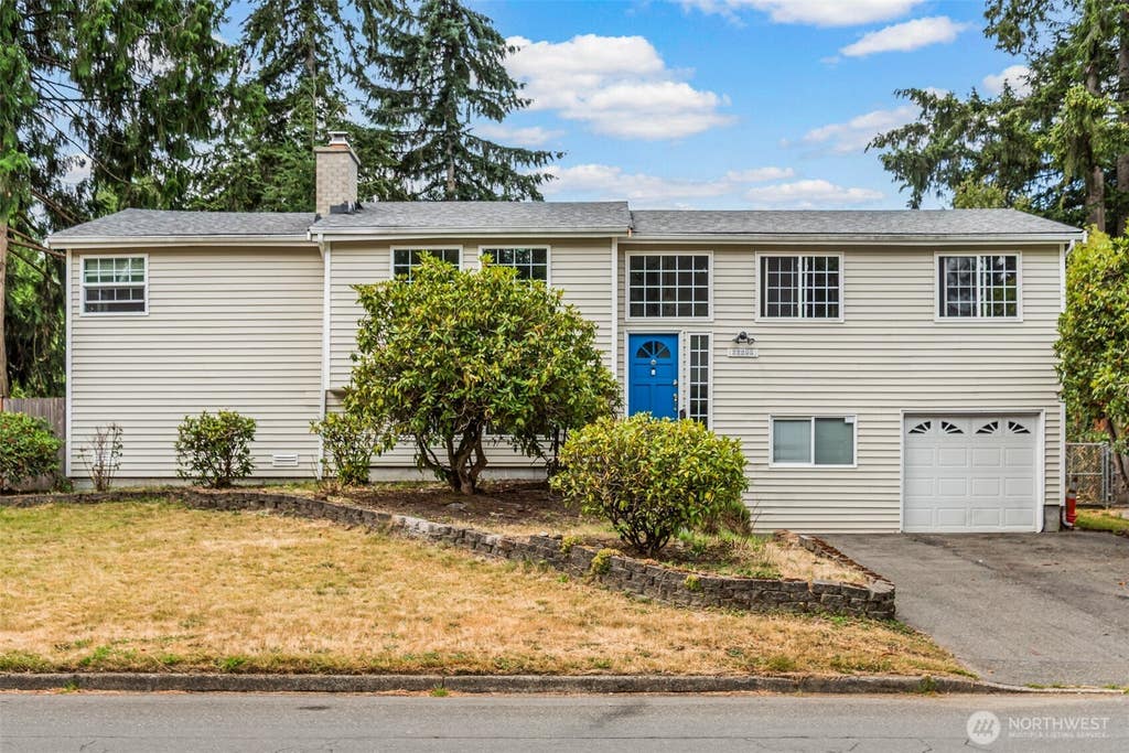 Photo of 22208 Meridian Avenue S, Bothell, WA 98021 (MLS # 2553514)