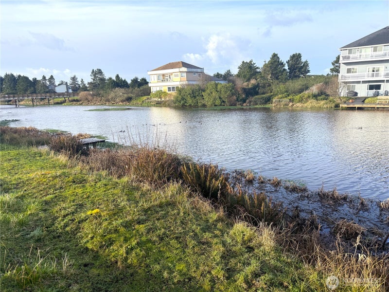 555 Canal Drive NE