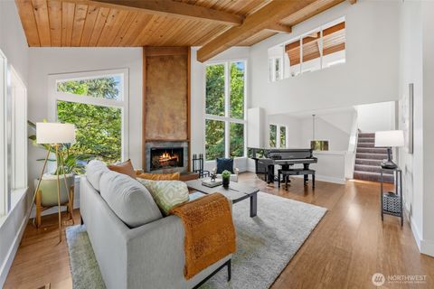 Photo of 17110 SE 43rd Street, Bellevue, WA 98006 (MLS # 2409833)
