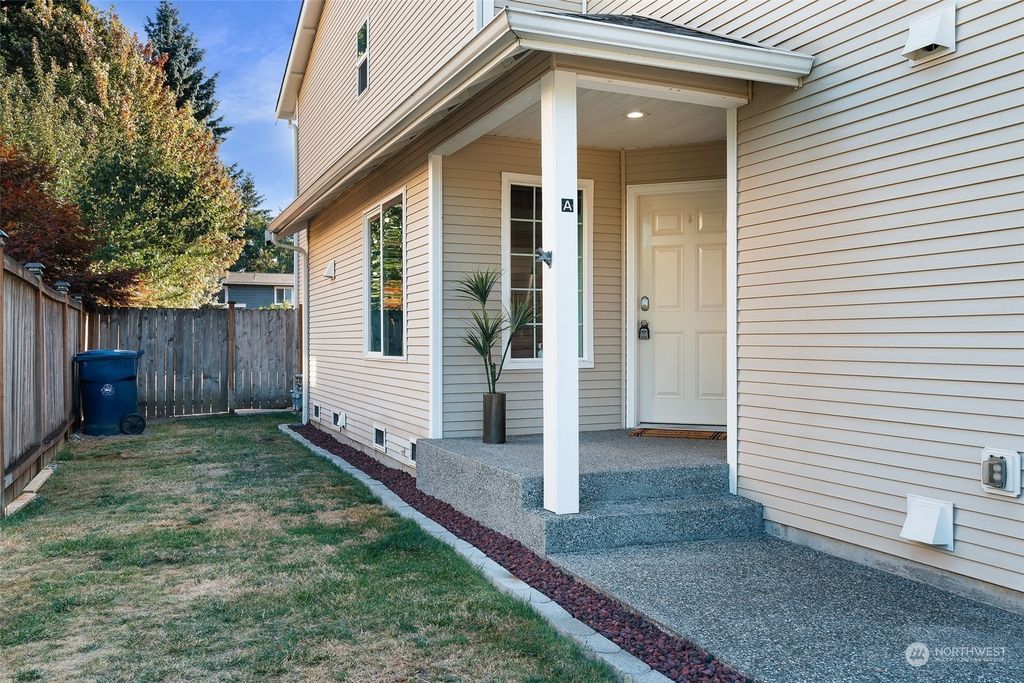 Photo of 2630 Lincoln Way #A, Lynnwood, WA 98087 (MLS # 2153028)