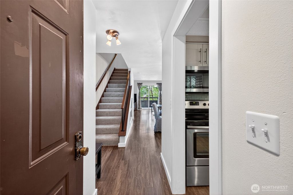 Photo of 140 Summit Avenue N #B5, Kent, WA 98030 (MLS # 2522776)