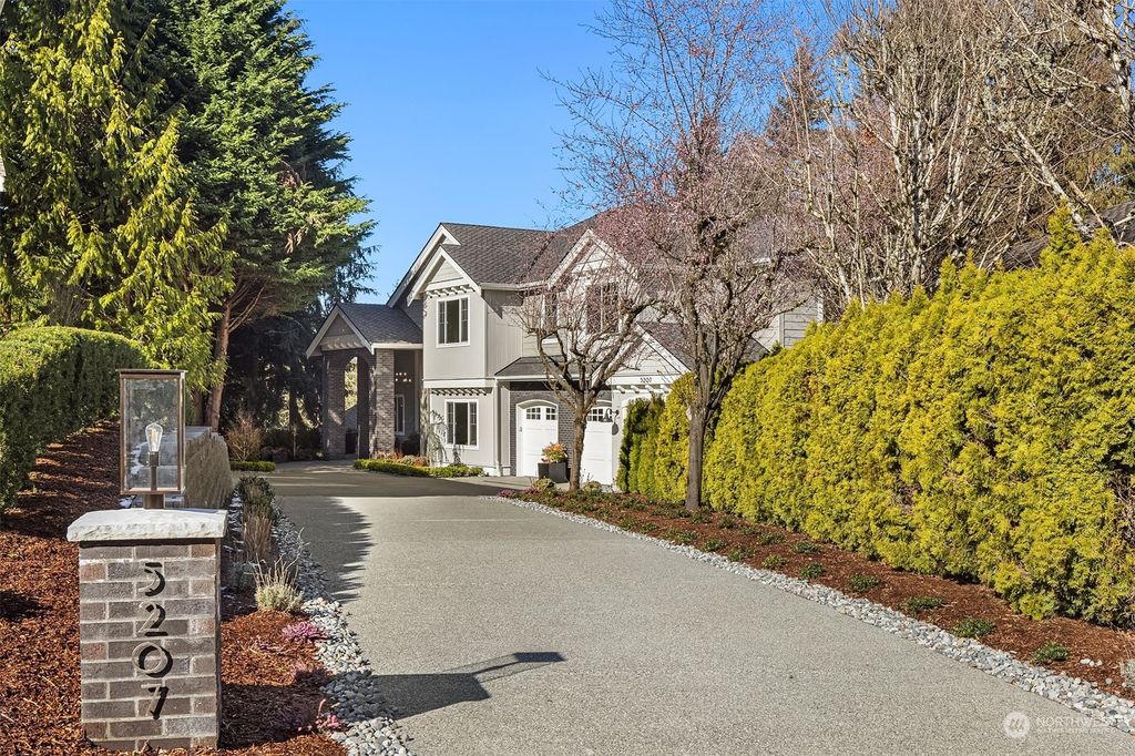 Photo of 5207 Isola Place NW, Issaquah, WA 98027 (MLS # 2207809)