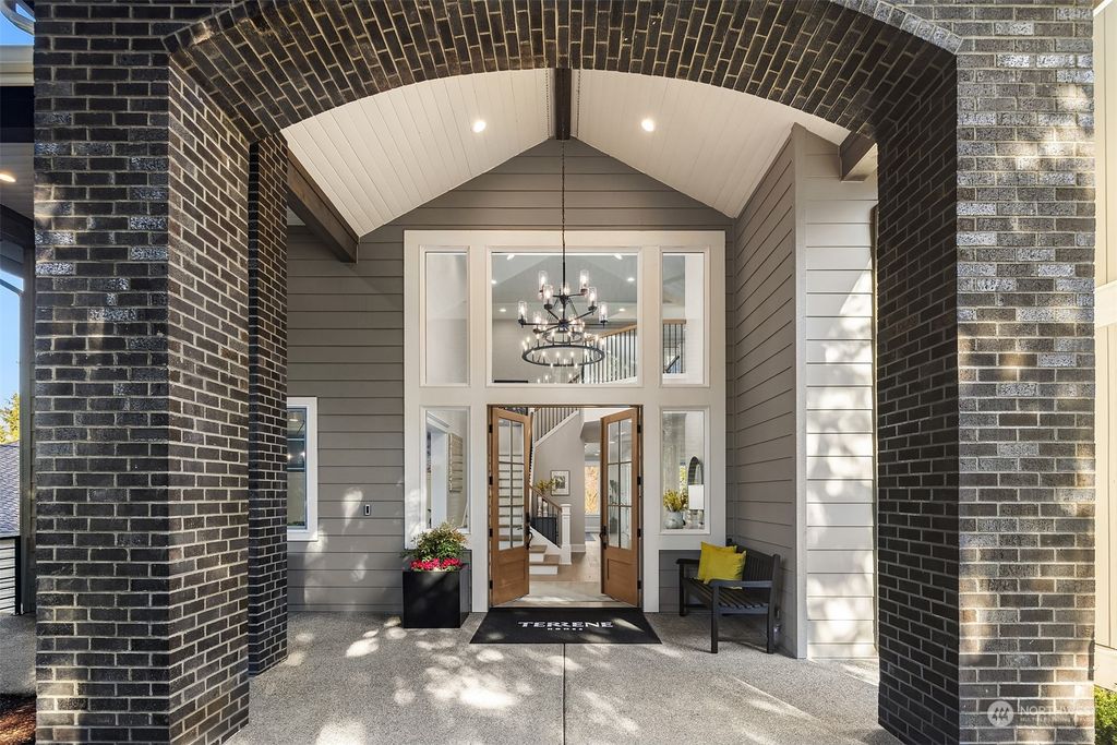 Photo of 5207 Isola Place NW, Issaquah, WA 98027 (MLS # 2207809)