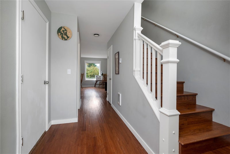 304 NW Capstan Court