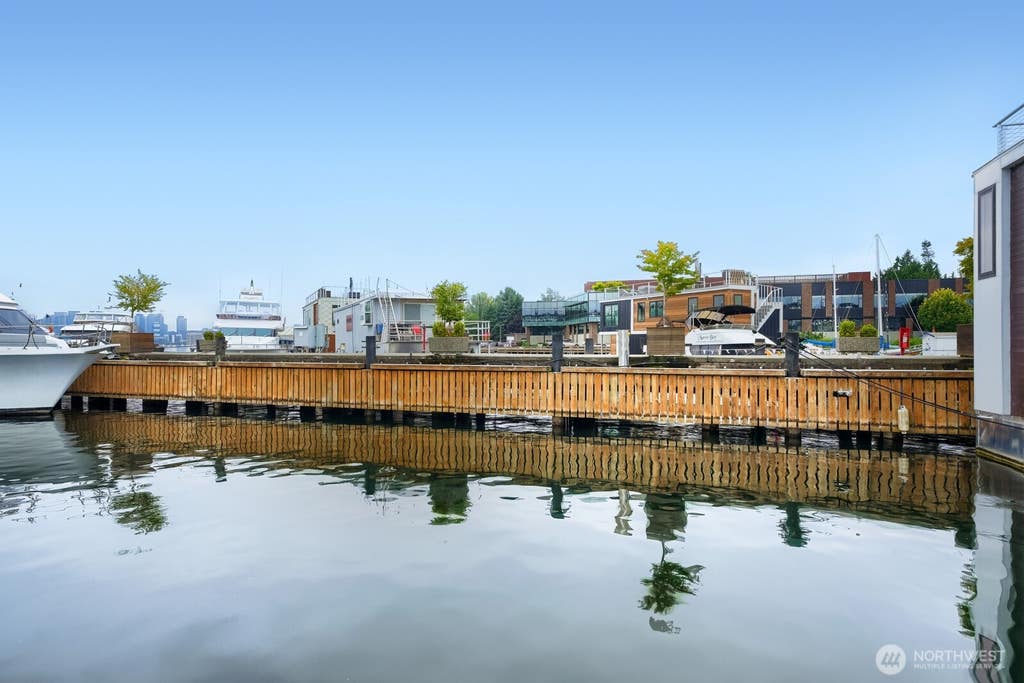 Photo of 2309 N Northlake Way #16, Seattle, WA 98103 (MLS # 2567620)