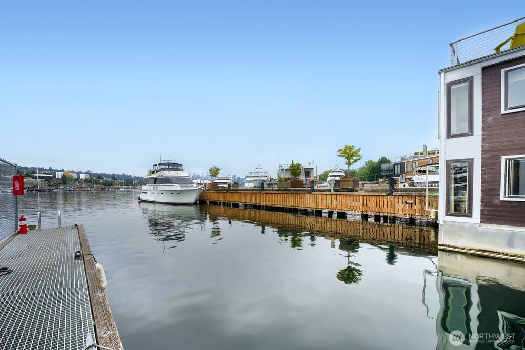 Photo of 2309 N Northlake Way #16, Seattle, WA 98103 (MLS # 2567620)