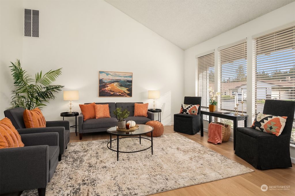 Photo of 4248 SW 323rd Street, Federal Way, WA 98023 (MLS # 2304446)