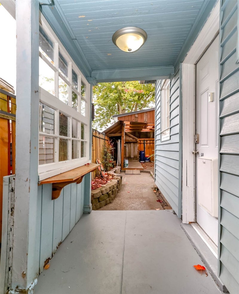1114 Warren Avenue
