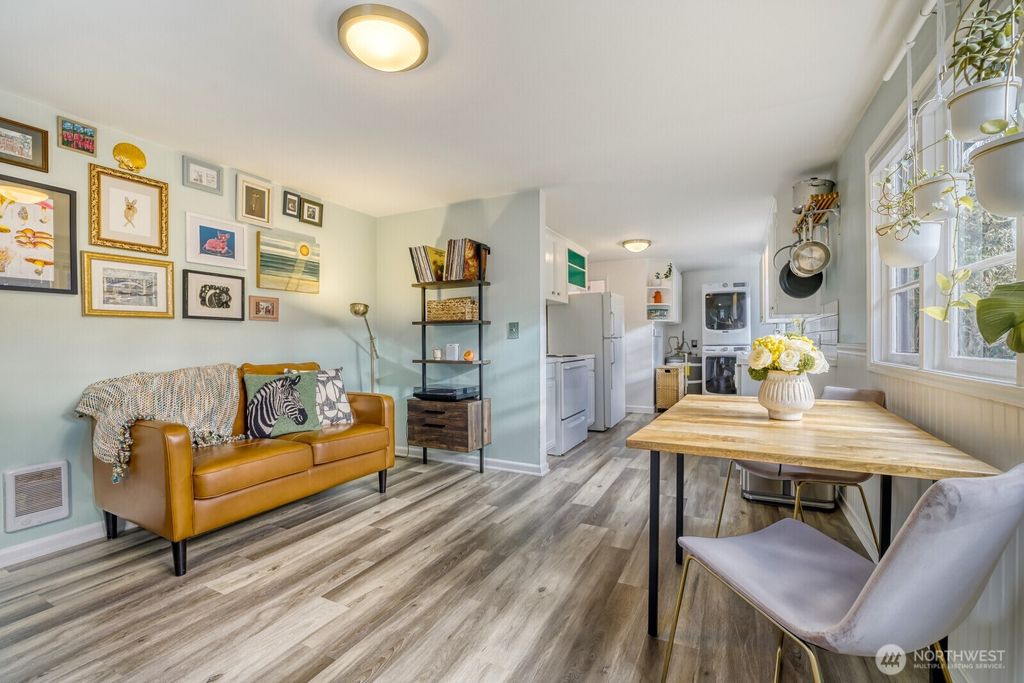 Photo of 4034 NE 109th Street, Seattle, WA 98125 (MLS # 2467394)