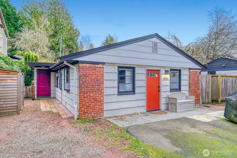 Photo of 4034 NE 109th Street, Seattle, WA 98125 (MLS # 2467394)
