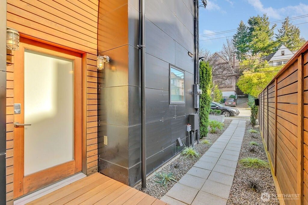 Photo of 209 12th ave E Ave, Seattle, WA 98102 (MLS # 2476183)