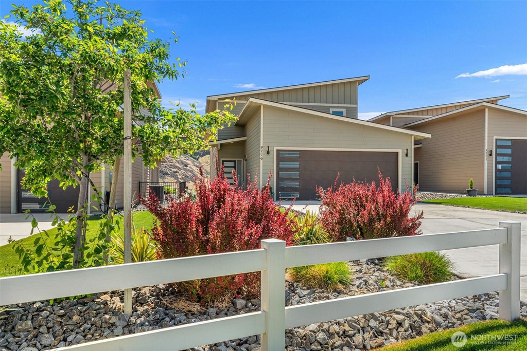 Photo of 9779 Ridgeview Drive NW, Quincy, WA 98848 (MLS # 2521581)