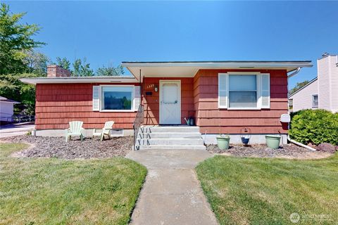 Photo of 1328 Modoc Street, Walla Walla, WA 99362 (MLS # 2514920)