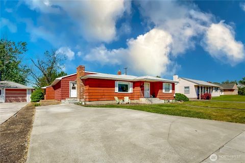 Photo of 1328 Modoc Street, Walla Walla, WA 99362 (MLS # 2514920)