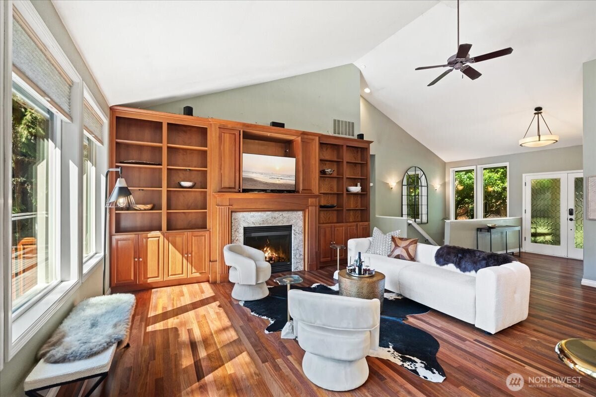 3324 Deer Island Drive E