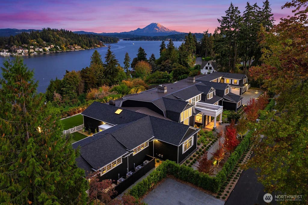 Photo of 428 Upland Road, Medina, WA 98039 (MLS # 2566952)