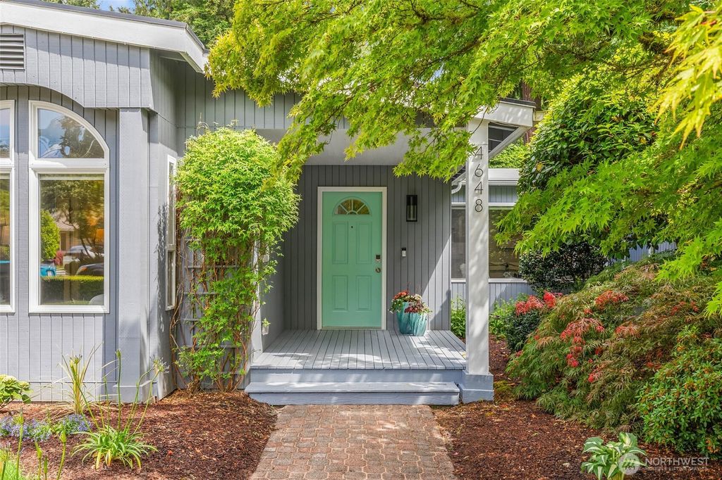 Photo of 4648 89th Avenue SE, Mercer Island, WA 98040 (MLS # 2529257)