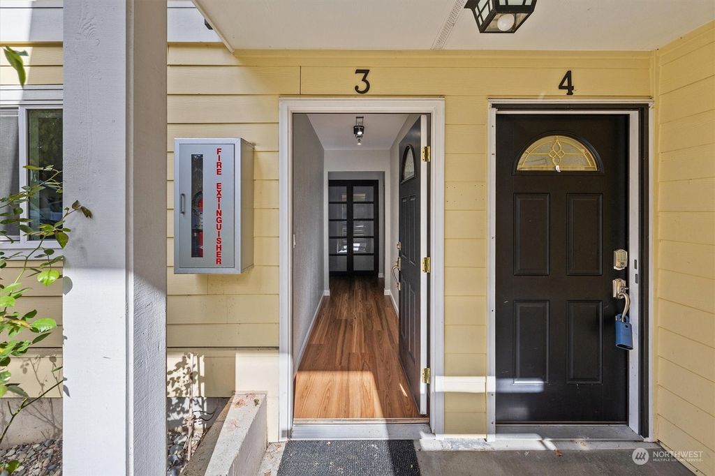 Photo of 14650 NE 50th Place #H3, Bellevue, WA 98007 (MLS # 2300792)