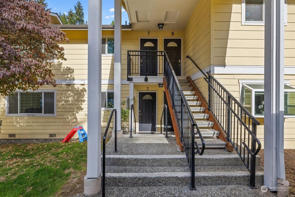 Photo of 14650 NE 50th Place #H3, Bellevue, WA 98007 (MLS # 2300792)