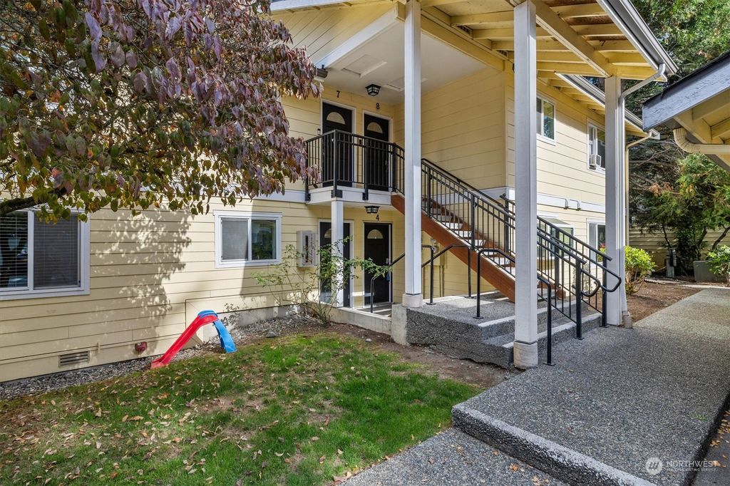 Photo of 14650 NE 50th Place #H3, Bellevue, WA 98007 (MLS # 2300792)