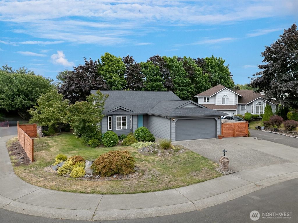 Photo of 11325 SE 264th Place, Kent, WA 98030 (MLS # 2395953)
